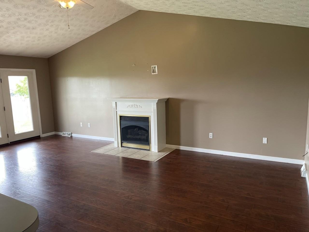 1024 Heathcliff Dr - Photo 2 of 19