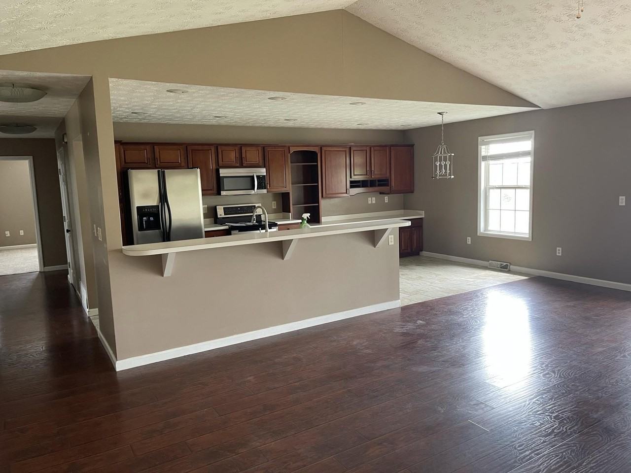 1024 Heathcliff Dr - Photo 3 of 19