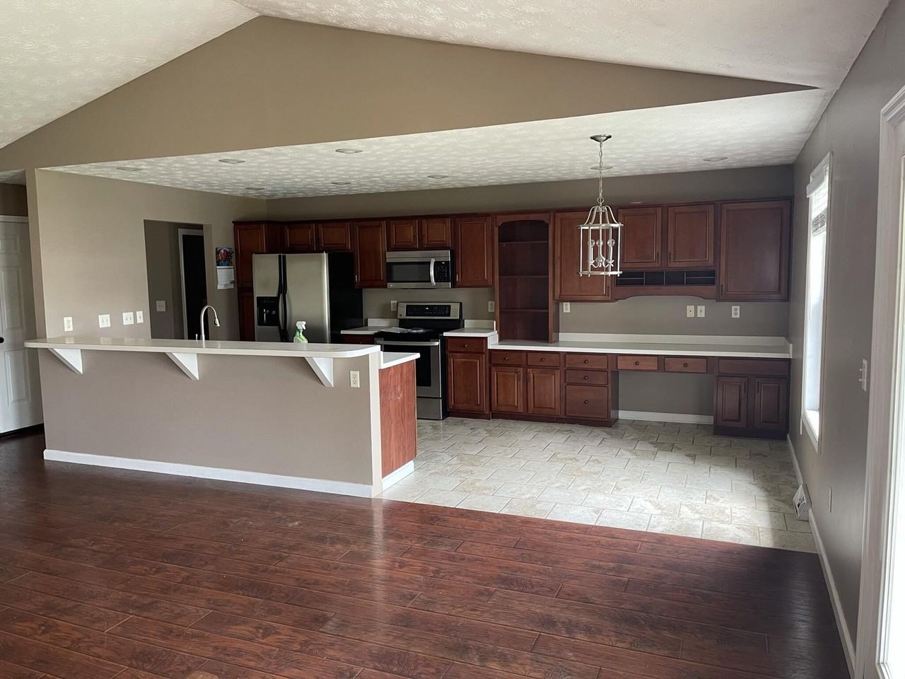 1024 Heathcliff Dr - Photo 4 of 19