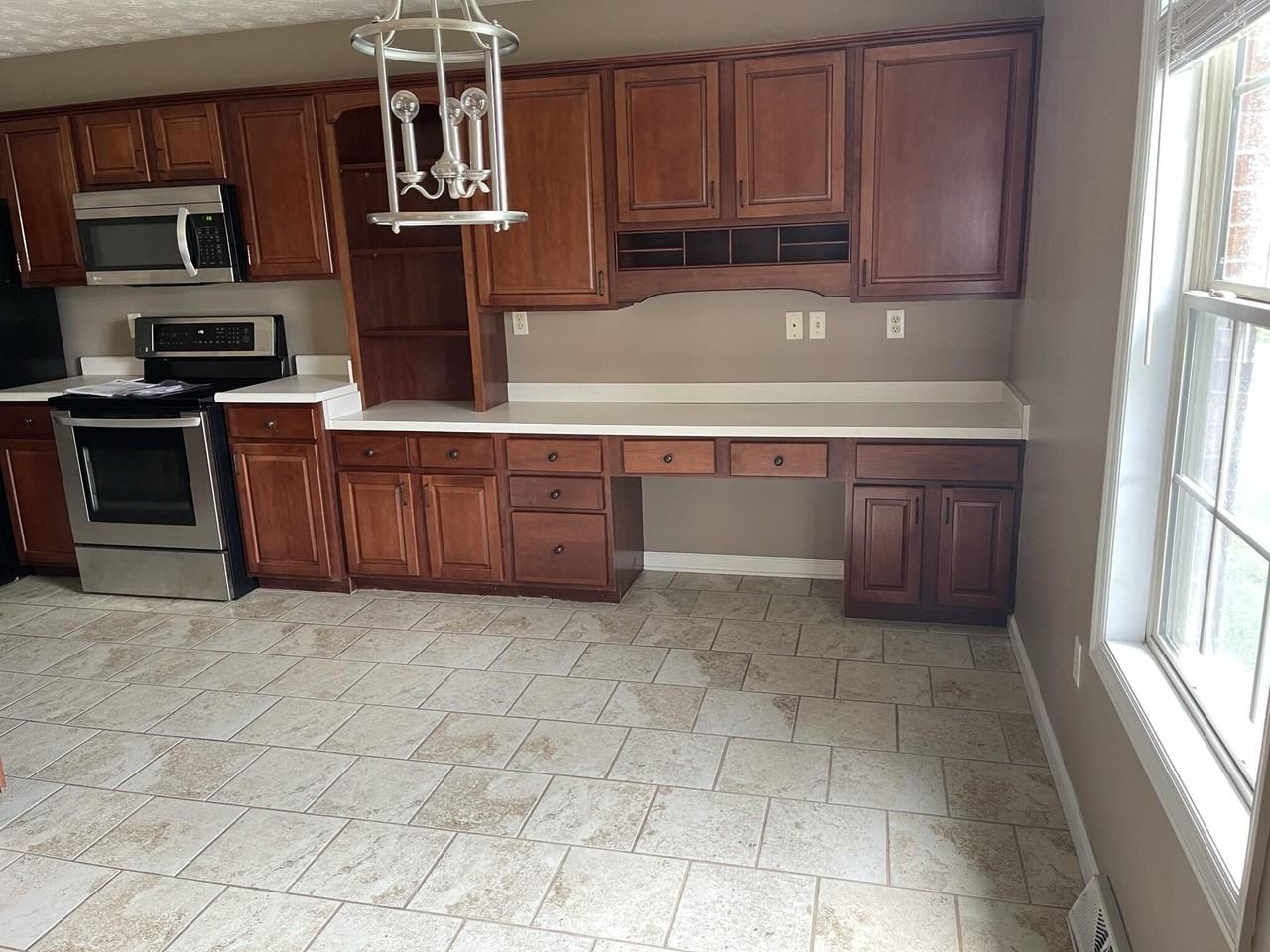 1024 Heathcliff Dr - Photo 5 of 19