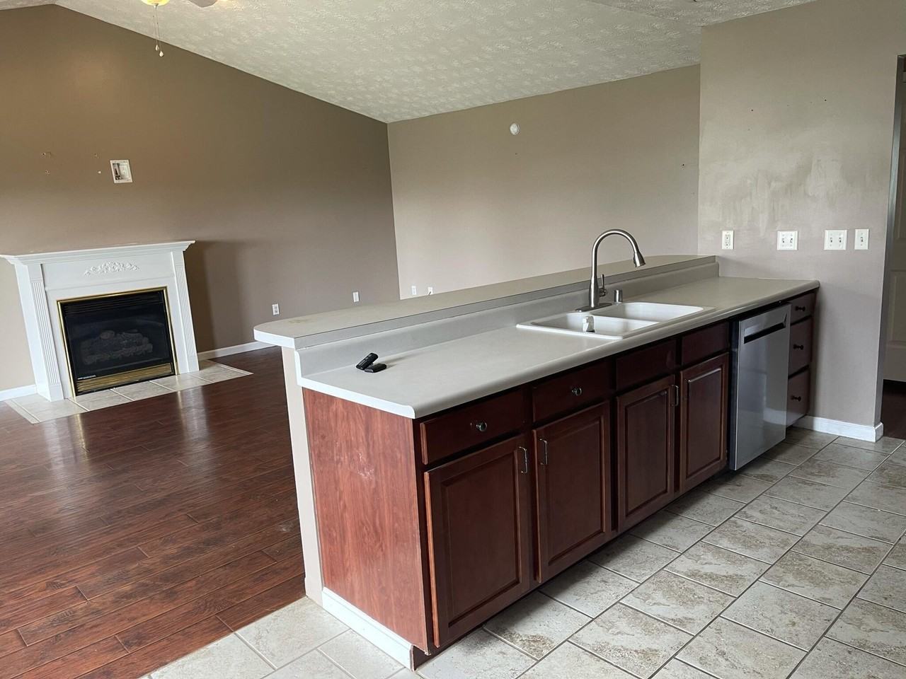 1024 Heathcliff Dr - Photo 7 of 19