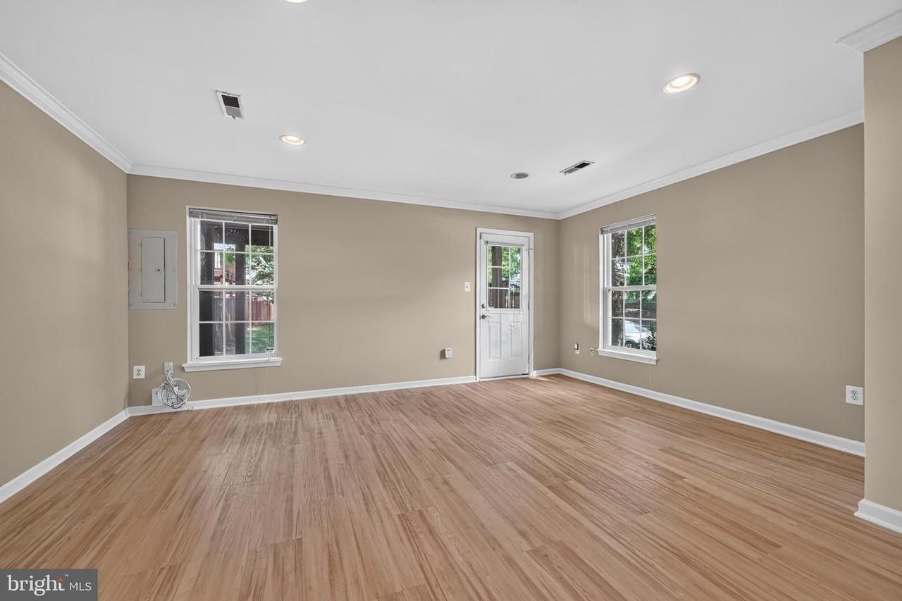 5902 Ians Way - Photo 4 of 35