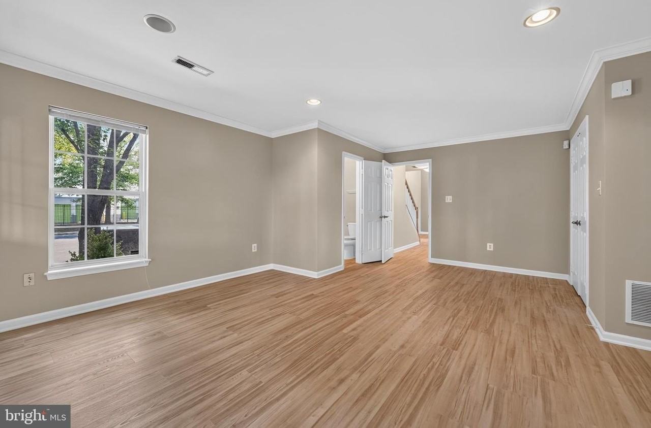 5902 Ians Way - Photo 5 of 35