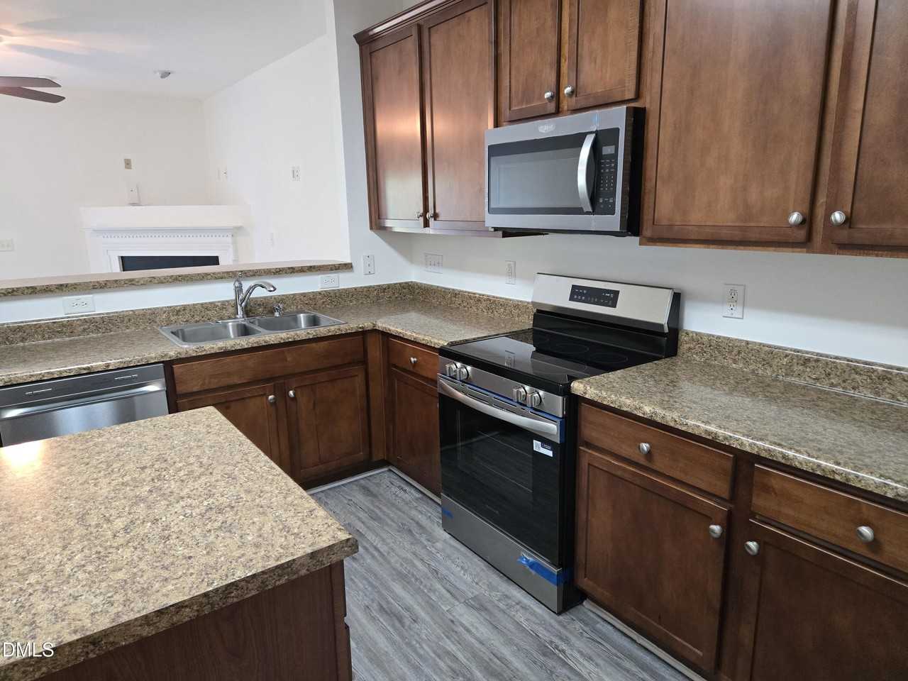 3005 Courtney Creek Blvd - Photo 4 of 15