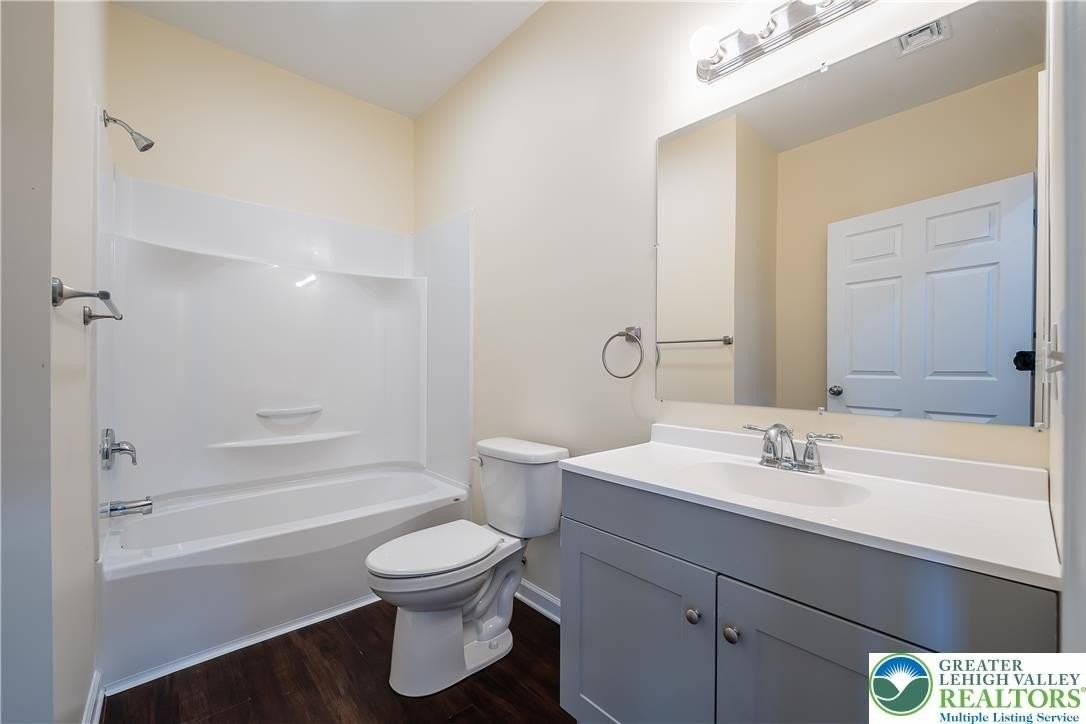 418 W Race St #7 - Photo 6 of 11