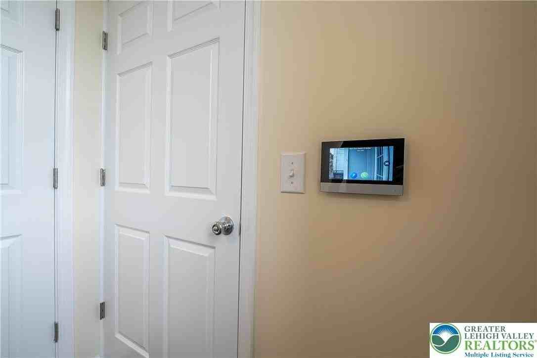418 W Race St #7 - Photo 7 of 11