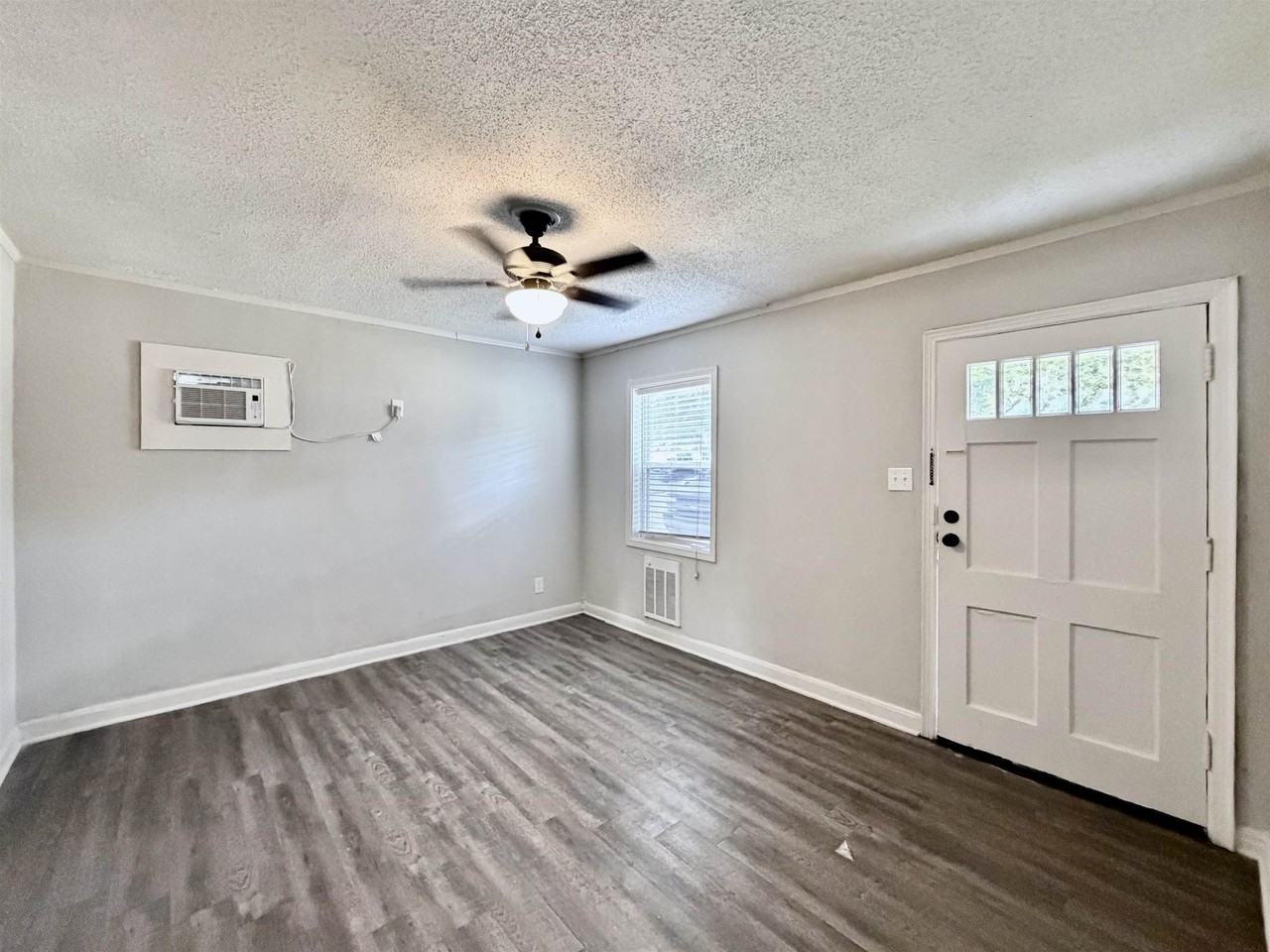 4943 Buford Ave - Photo 2 of 6