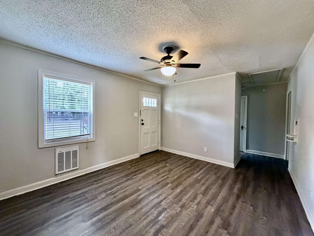 4943 Buford Ave - Photo 3 of 6