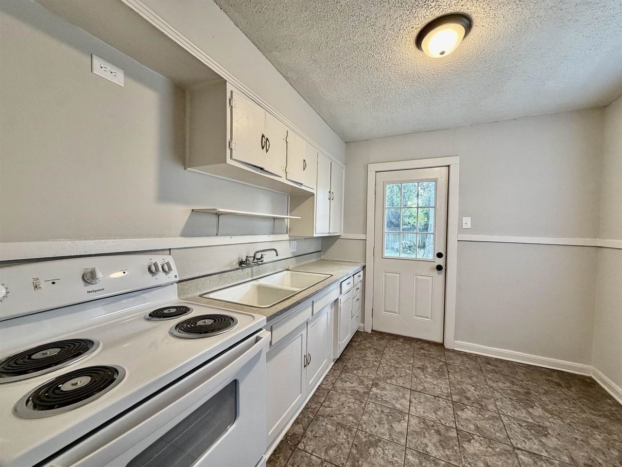 4943 Buford Ave - Photo 4 of 6