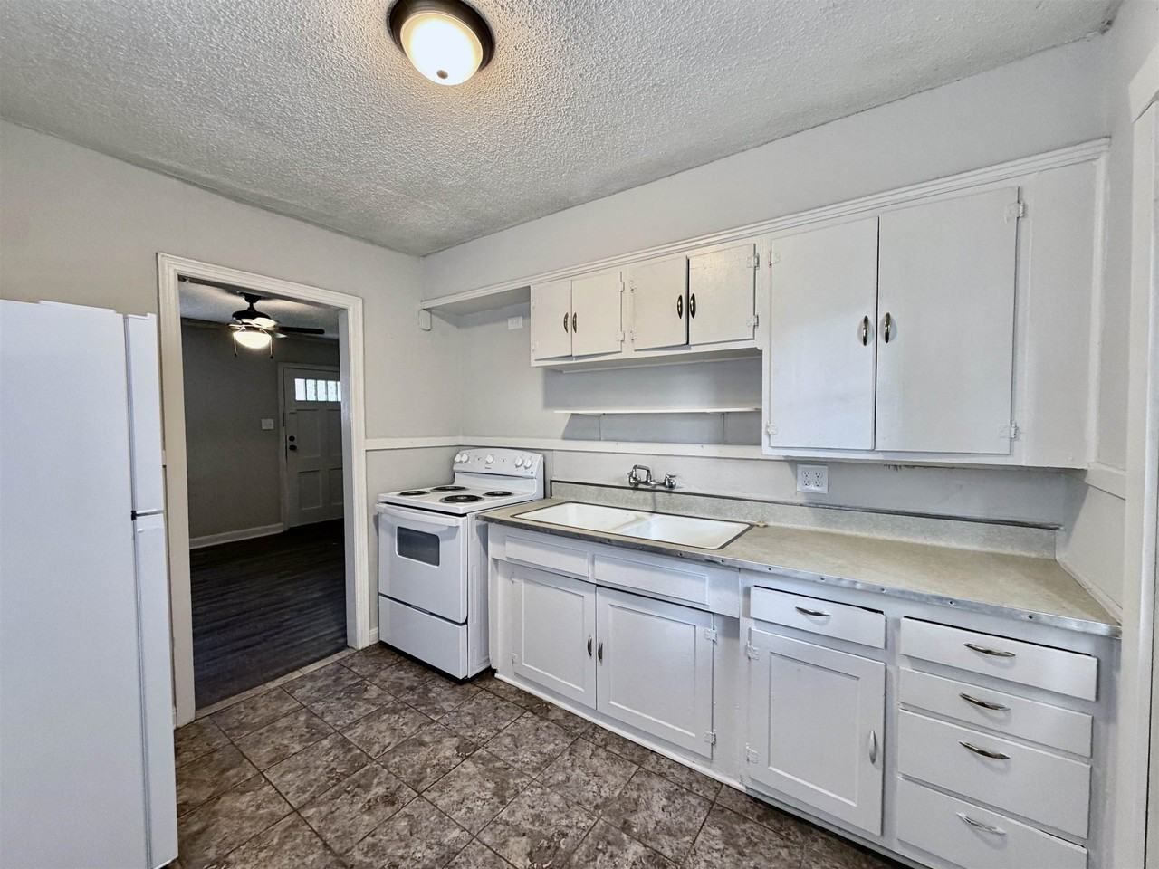 4943 Buford Ave - Photo 5 of 6