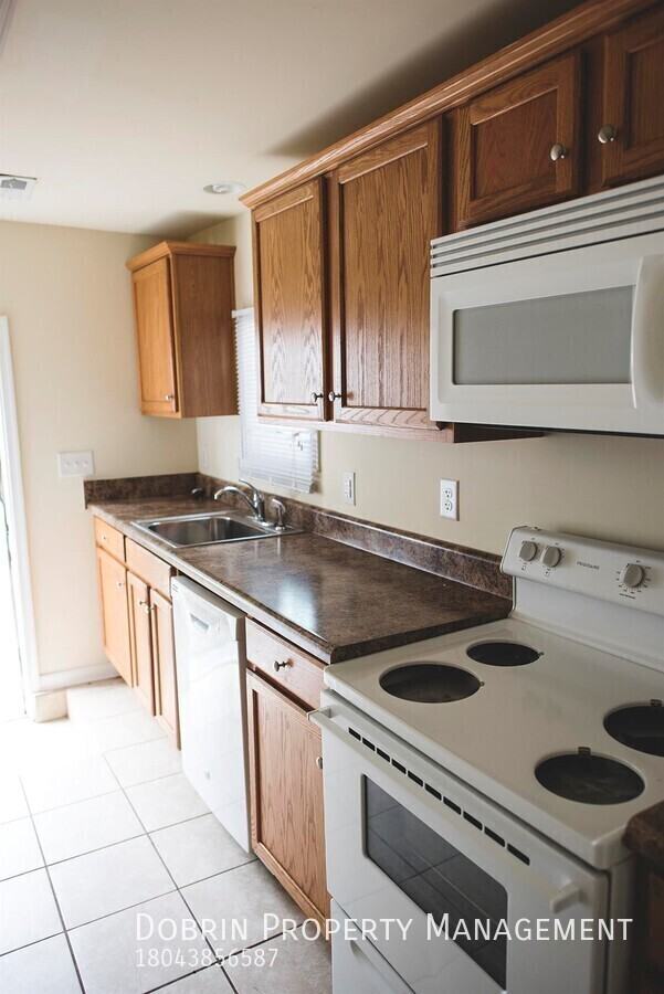 1745 Winder St - Photo 3 of 12