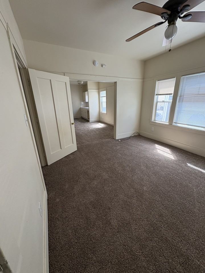 611 E Street - 3 #3 - Photo 3 of 19