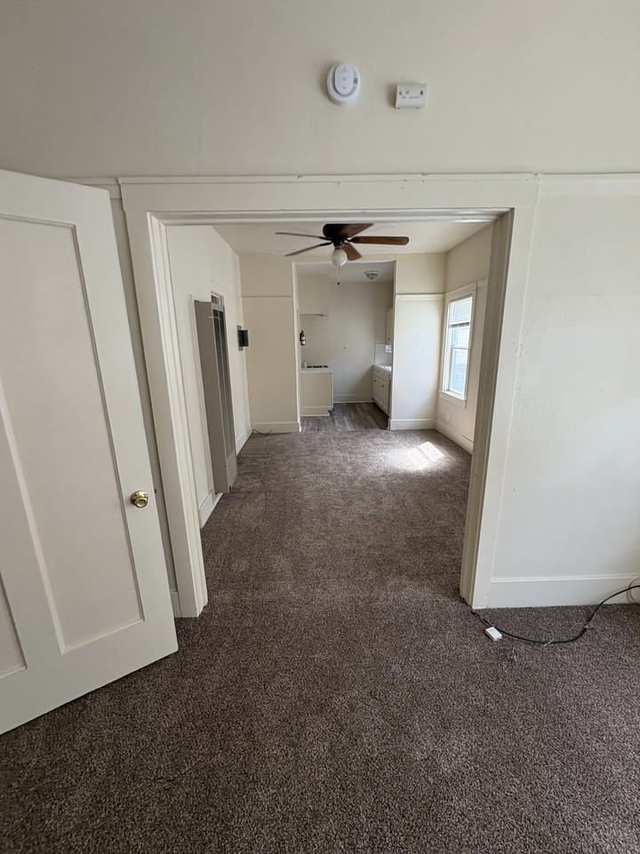 611 E Street - 3 #3 - Photo 6 of 19