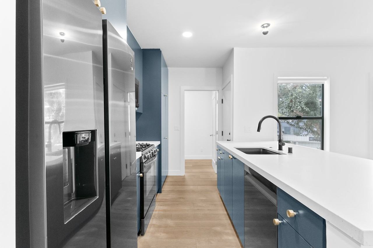 3377 Eagle Rock Blvd - Photo 2 of 17