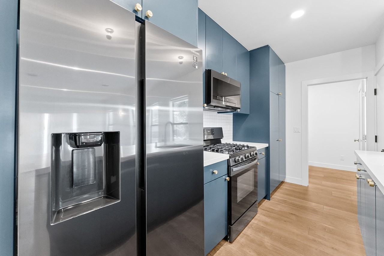 3377 Eagle Rock Blvd - Photo 3 of 17