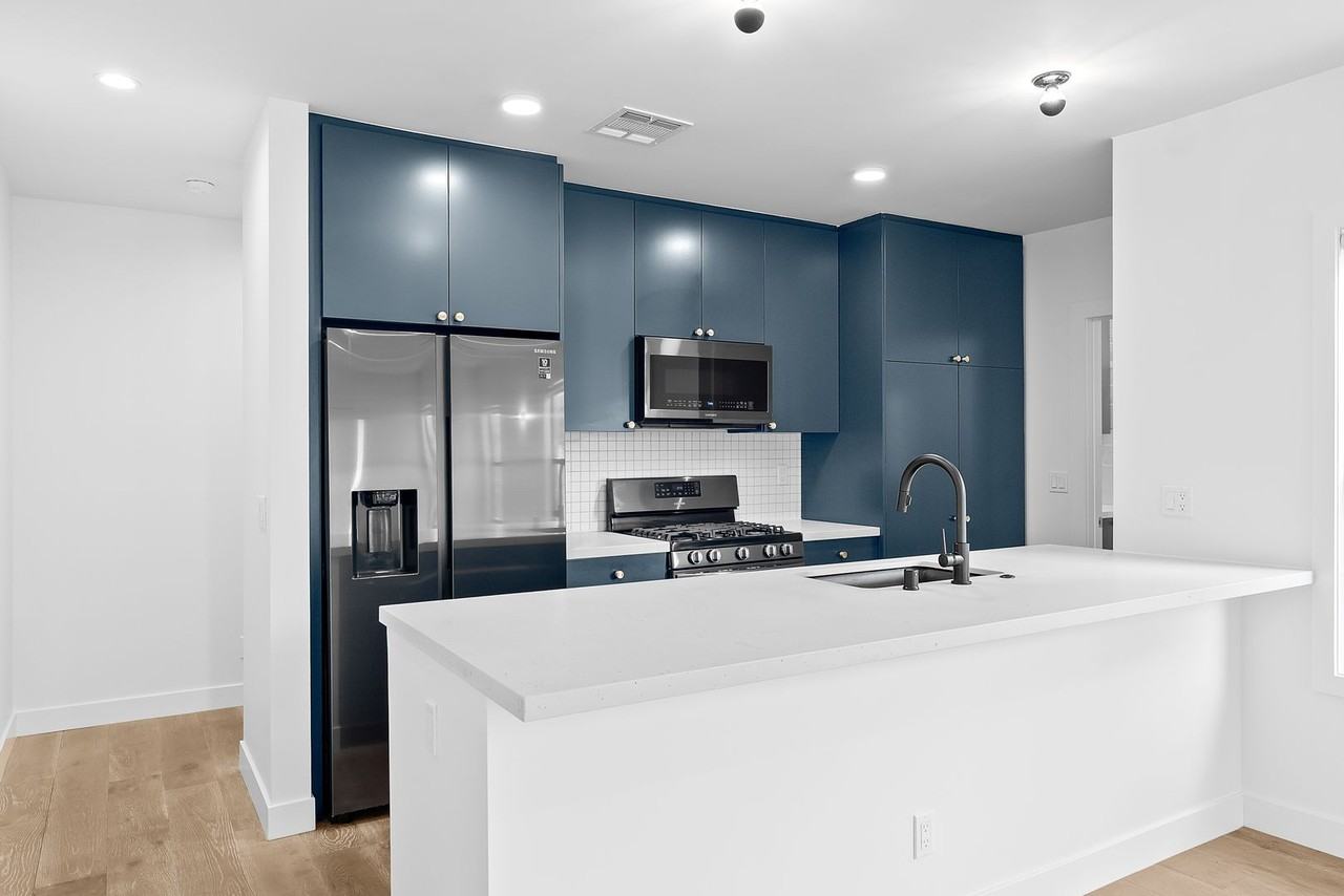 3377 Eagle Rock Blvd - Photo 5 of 17