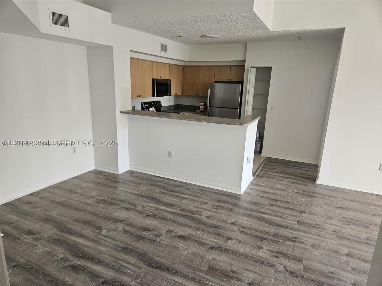 2440 E Preserve Way #303 - Photo 3 of 10