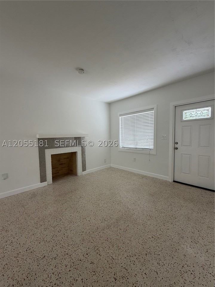 6410 Sw 63rd Ct - Photo 4 of 19