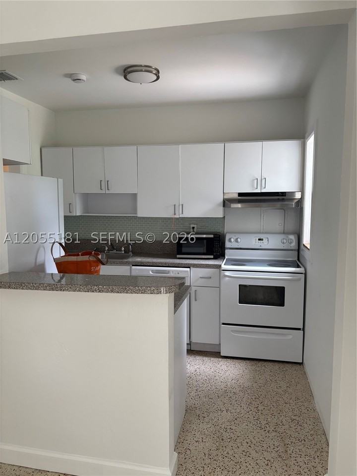 6410 Sw 63rd Ct - Photo 6 of 19