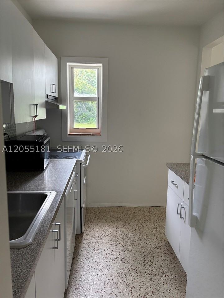 6410 Sw 63rd Ct - Photo 7 of 19