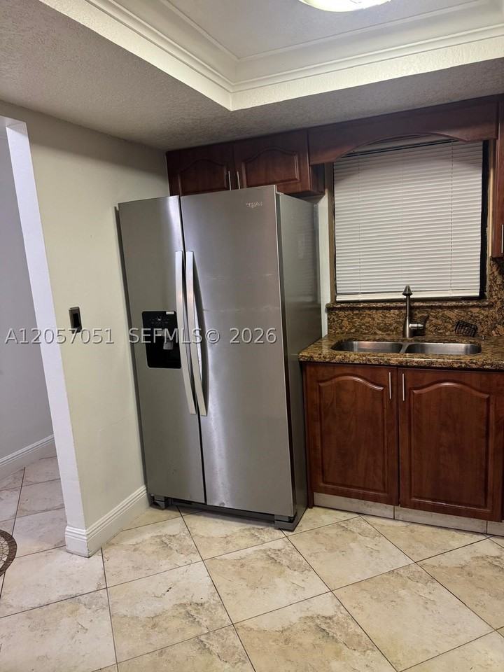 10851 Sw 6th St #5 - Photo 3 of 21