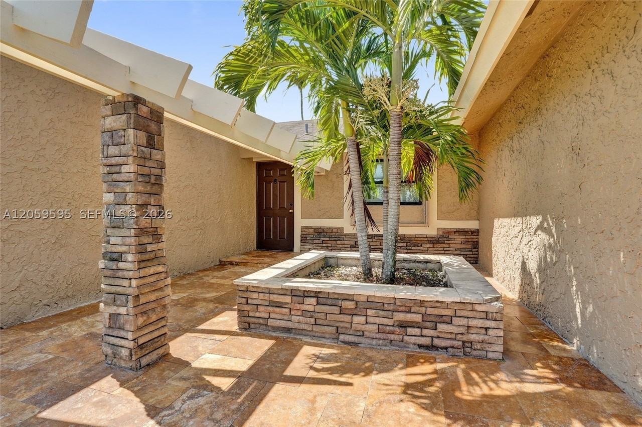 8204 Sw 12th St - Photo 2 of 26