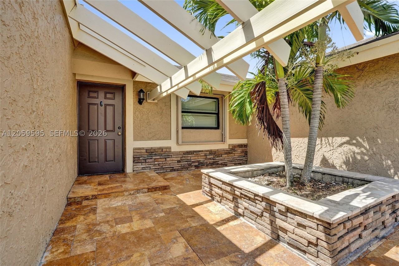 8204 Sw 12th St - Photo 3 of 26