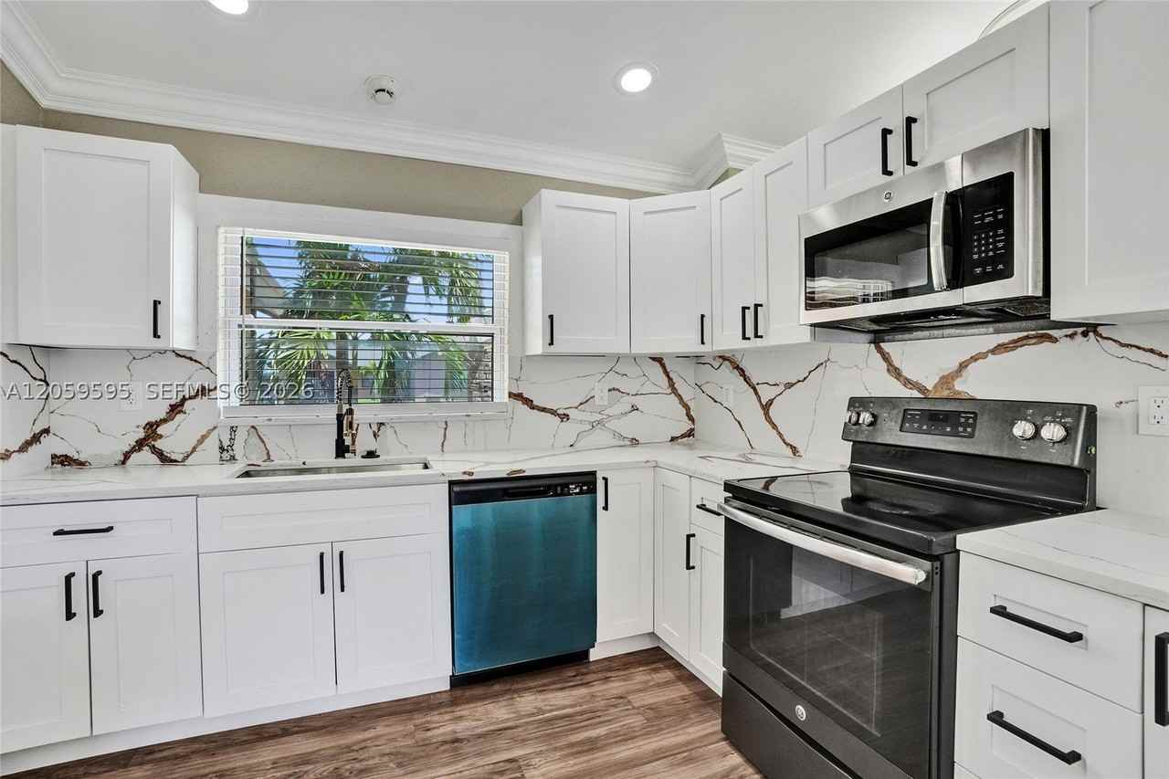 8204 Sw 12th St - Photo 4 of 26