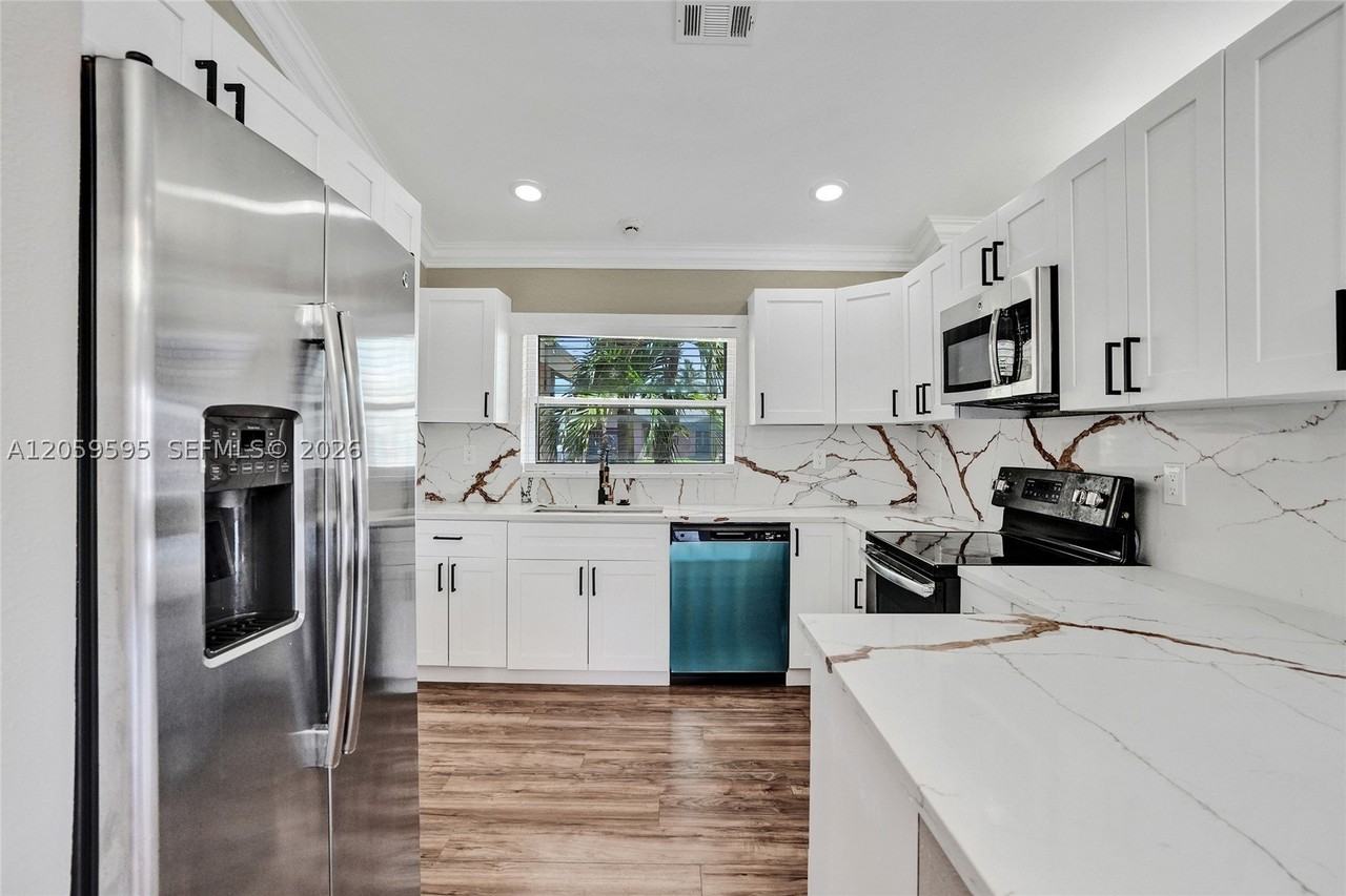 8204 Sw 12th St - Photo 5 of 26
