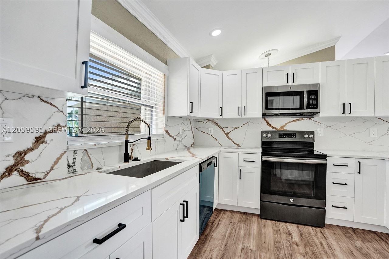 8204 Sw 12th St - Photo 6 of 26