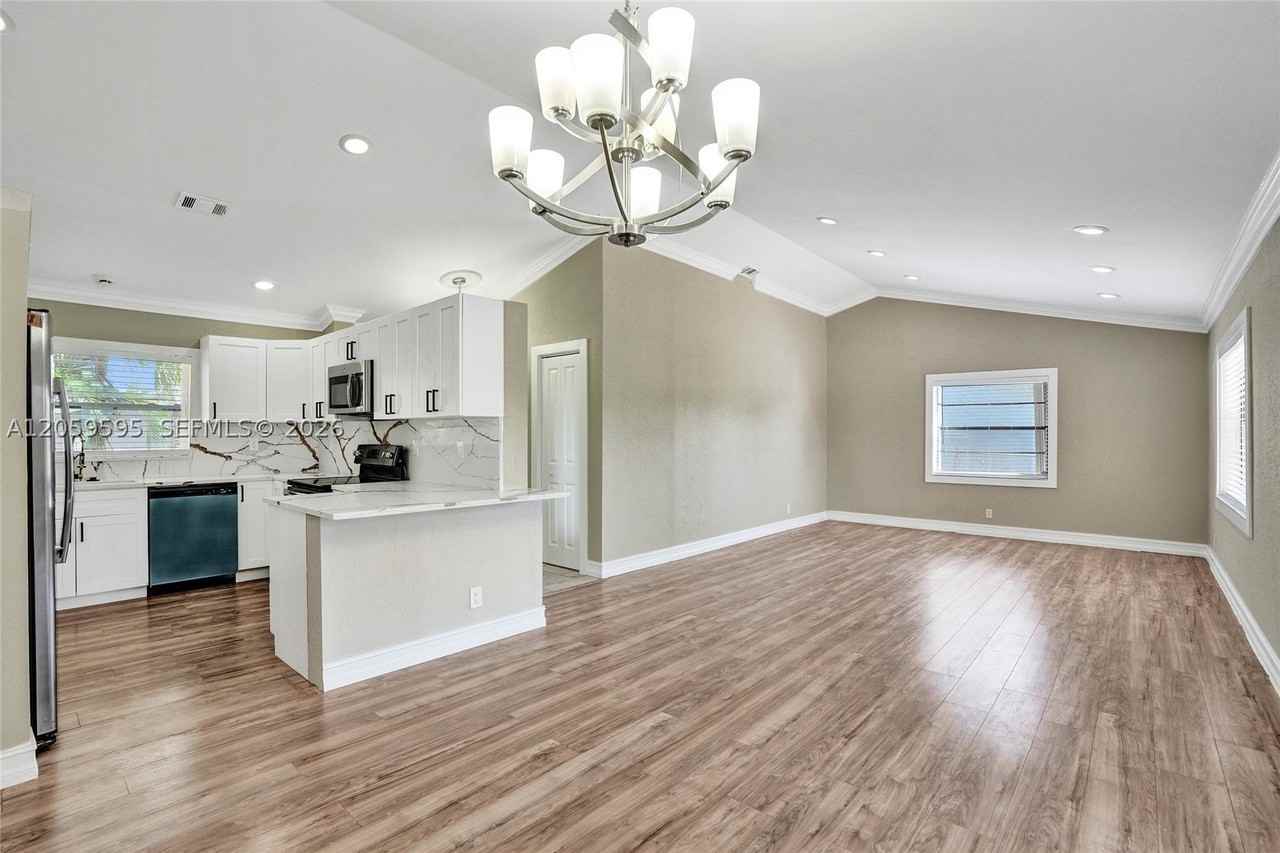 8204 Sw 12th St - Photo 7 of 26