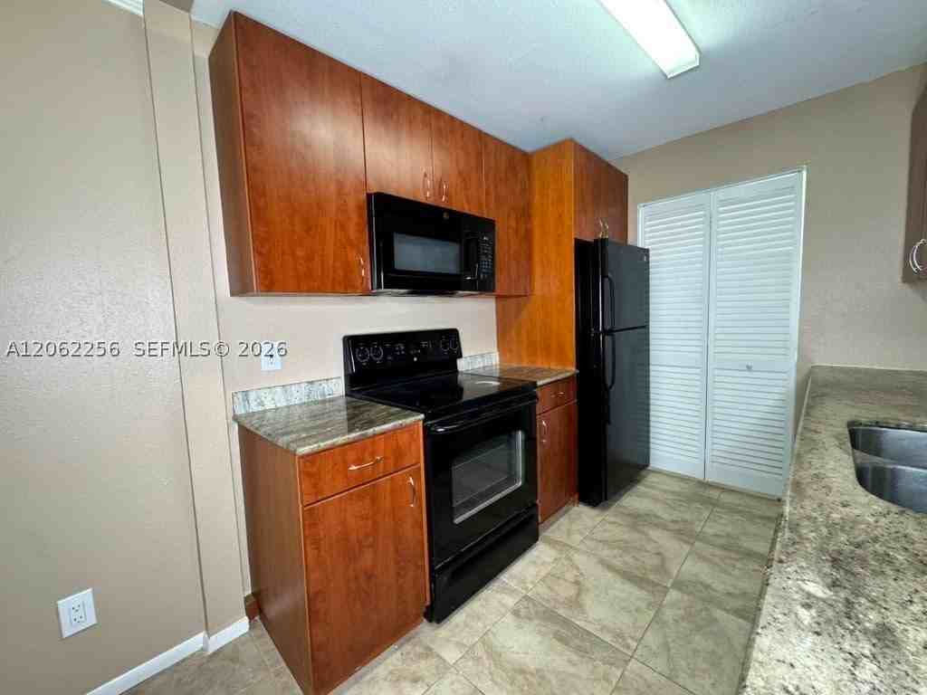 8749 Nw 39th St #8749 - Photo 5 of 14