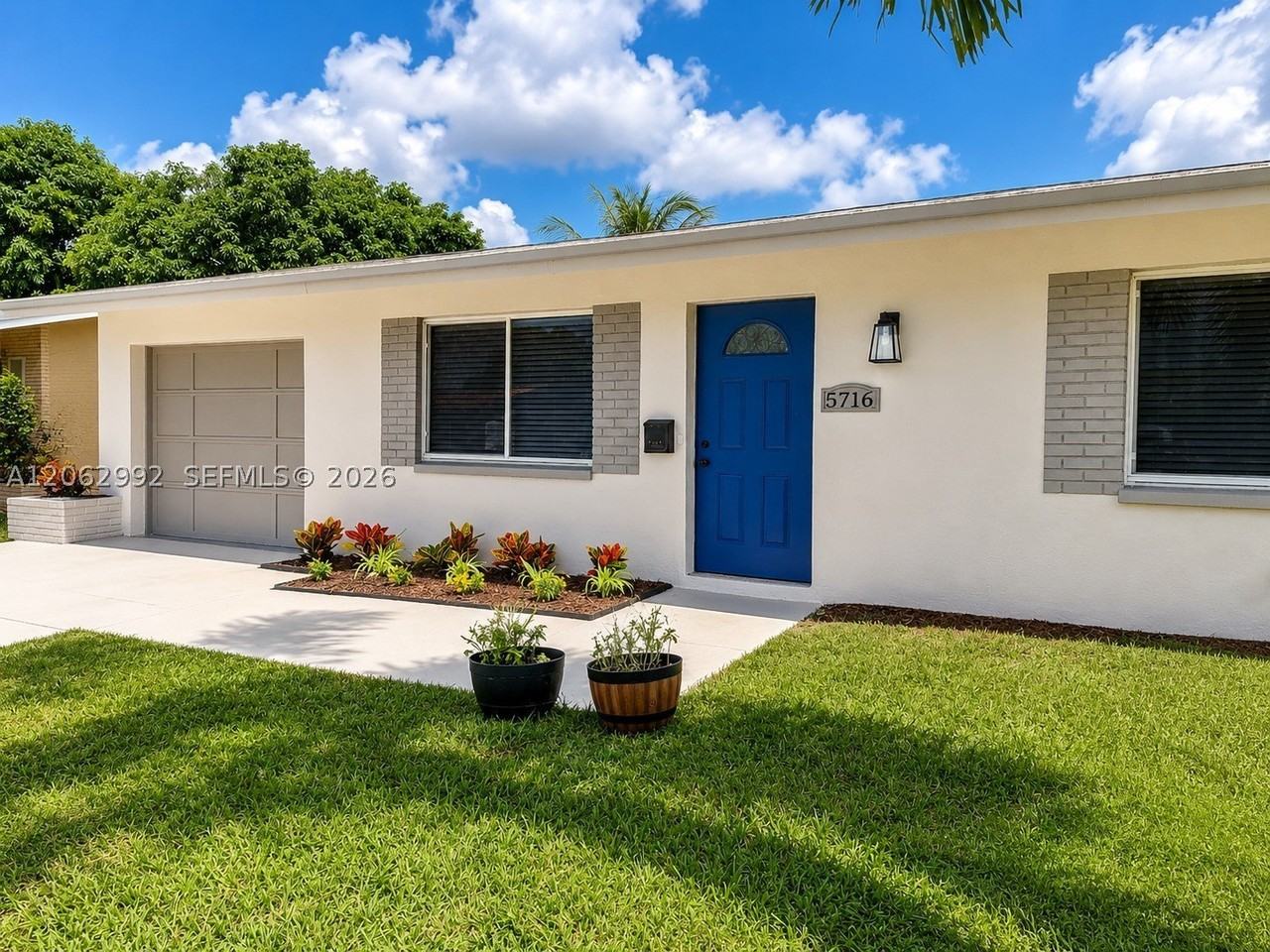 5716 Nw 70th Ter - Photo 2 of 37