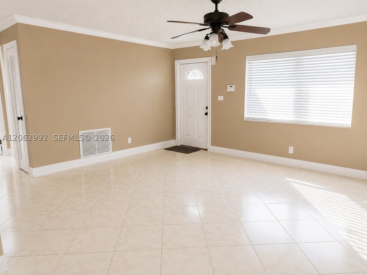 5716 Nw 70th Ter - Photo 4 of 37