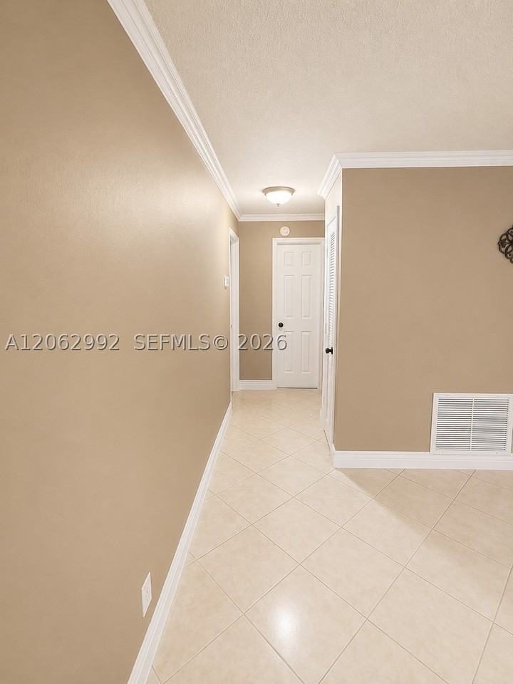 5716 Nw 70th Ter - Photo 5 of 37