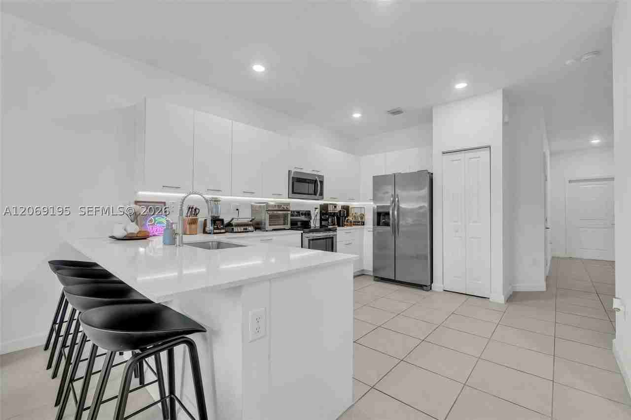 12613 Nw 23rd Pl #0 - Photo 3 of 50