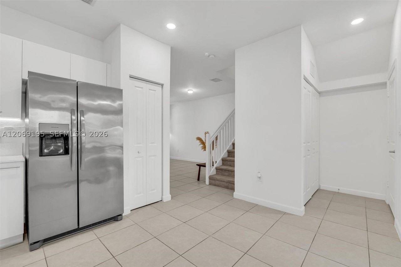 12613 Nw 23rd Pl #0 - Photo 5 of 50
