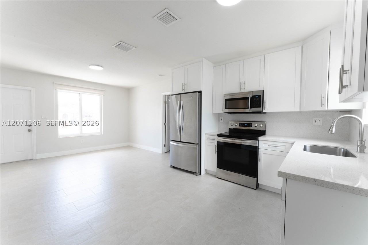 10825 Sw 221st St - Photo 3 of 21