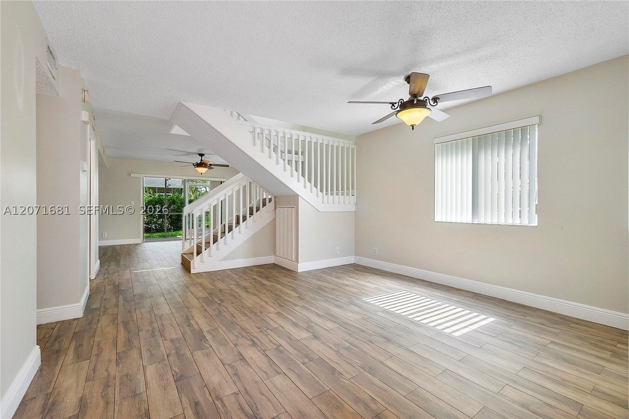 937 Nw 104th Way - Photo 5 of 37