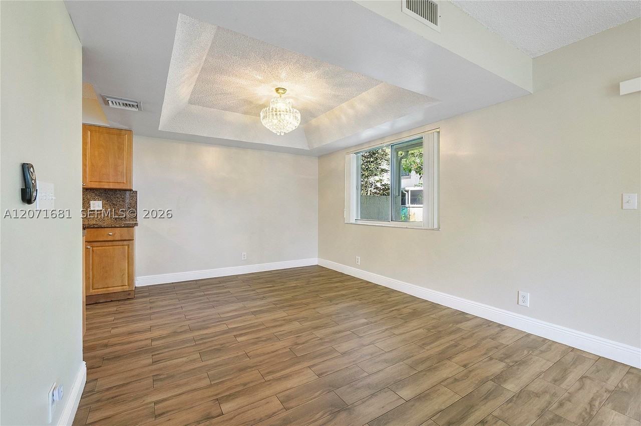 937 Nw 104th Way - Photo 7 of 37