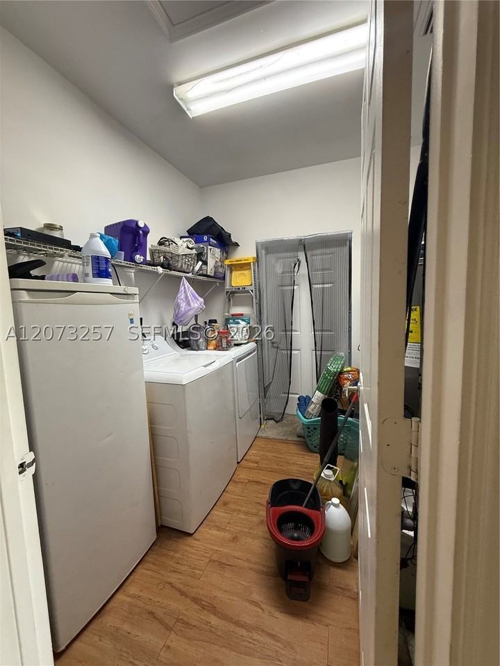 534 18th St - Photo 3 of 5