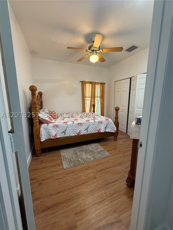 534 18th St - Photo 5 of 5