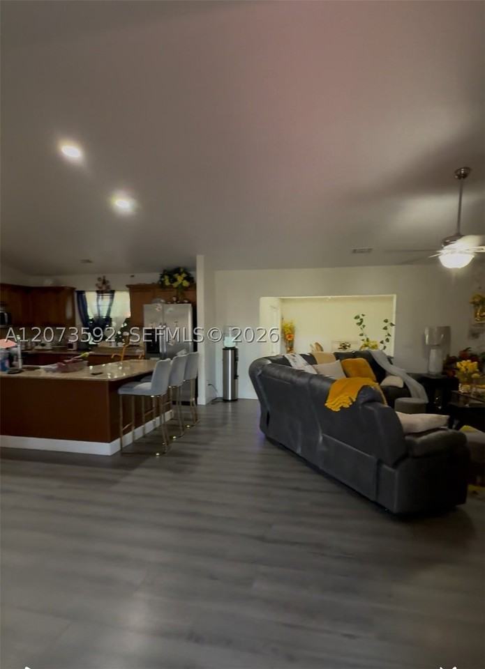1457 Se Ladner St - Photo 3 of 9