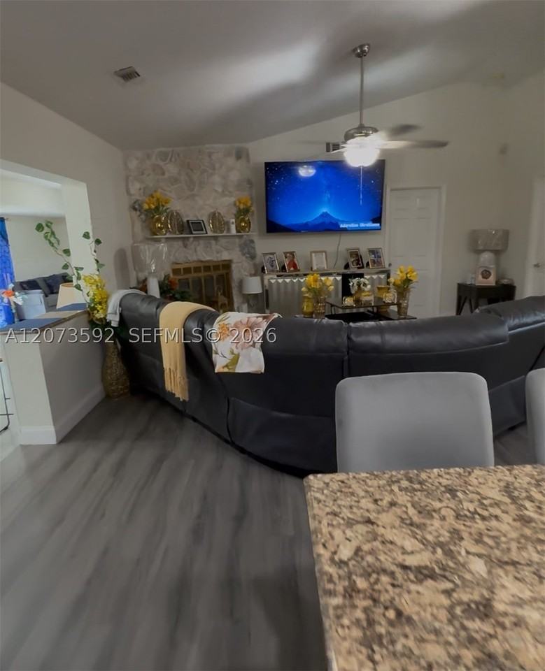 1457 Se Ladner St - Photo 7 of 9