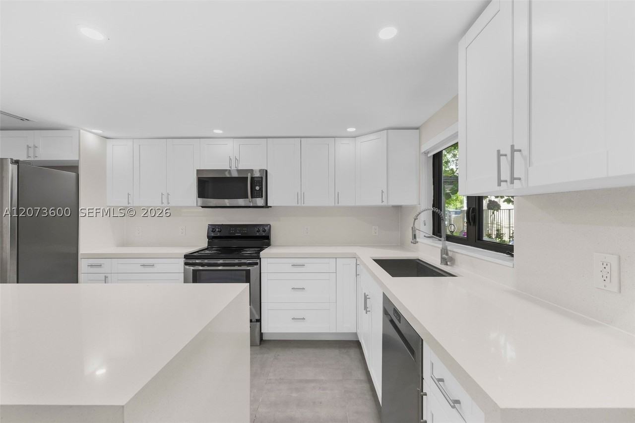 345 Sarto Ave #1 - Photo 6 of 35