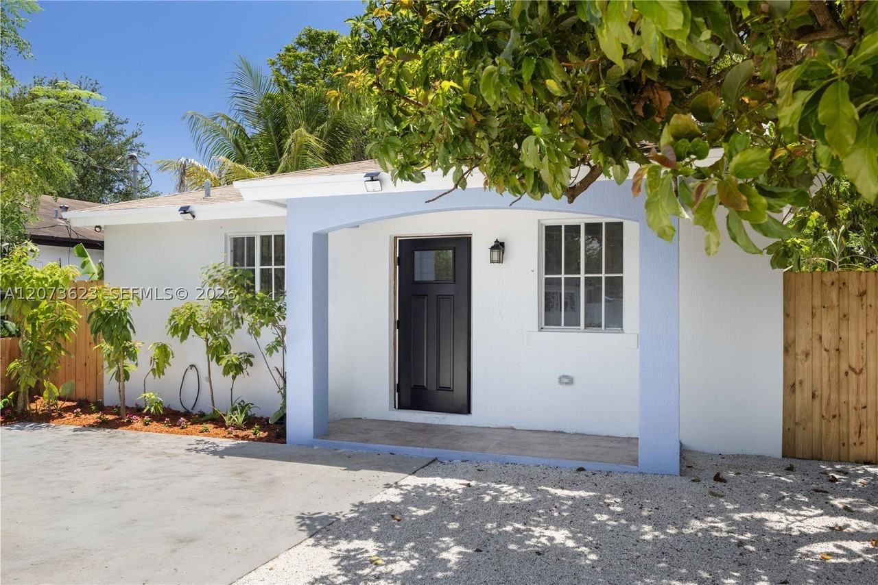 10204 Sw 173rd St - Photo 2 of 16