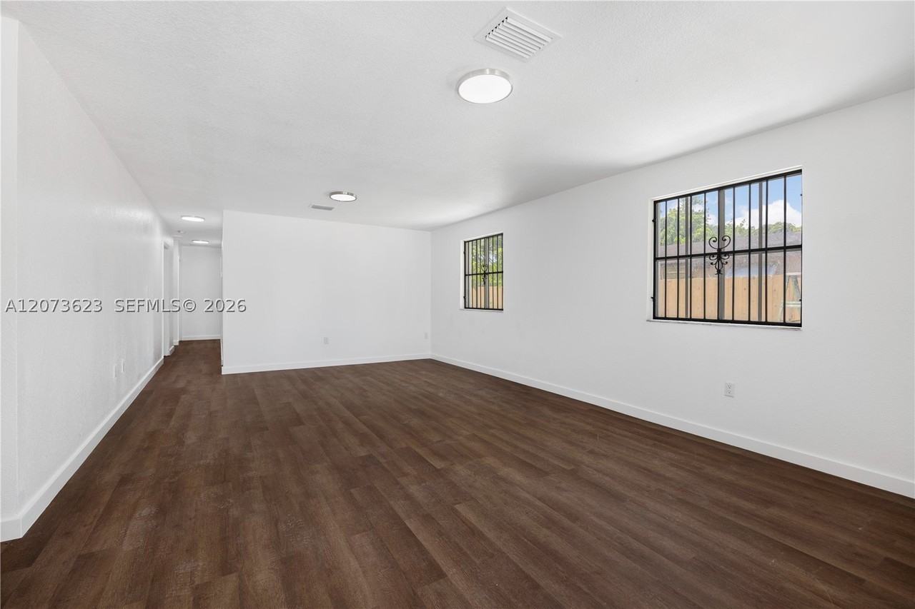 10204 Sw 173rd St - Photo 3 of 16