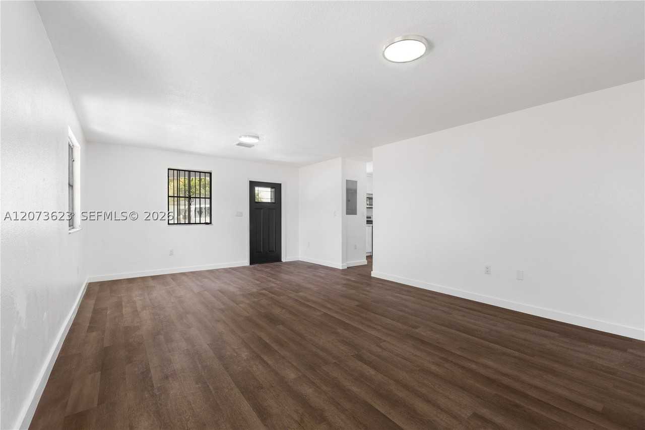 10204 Sw 173rd St - Photo 5 of 16