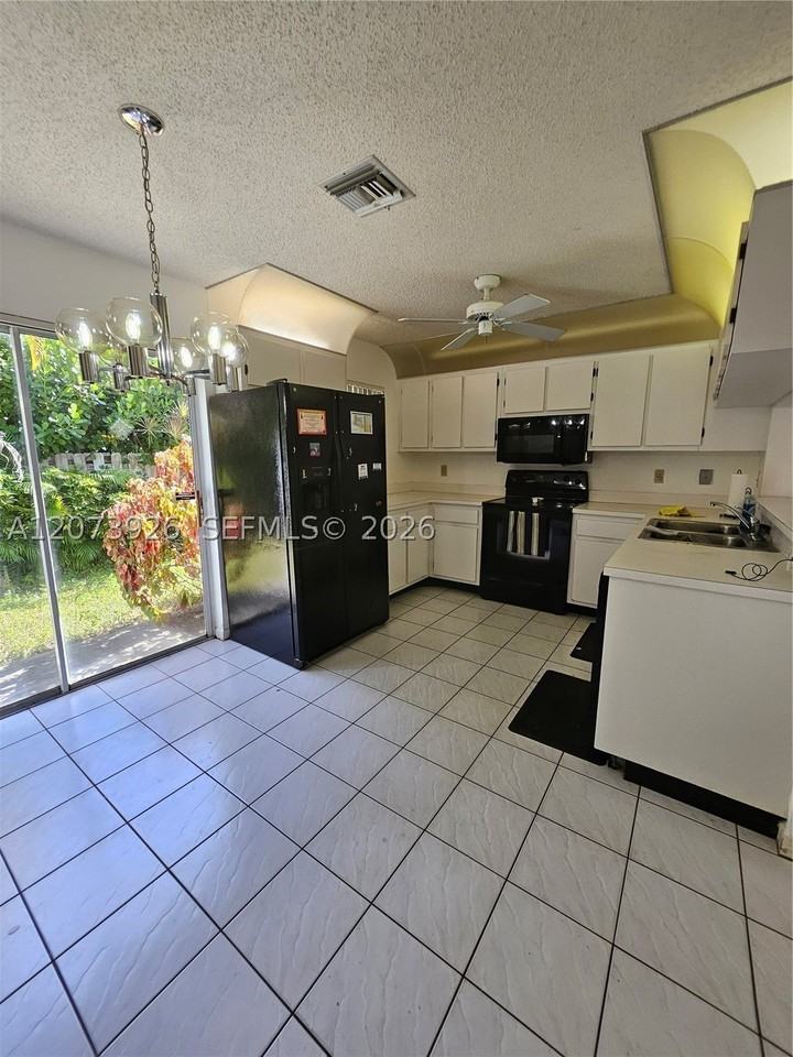 9840 Nw 9th Ct #9840 - Photo 6 of 17