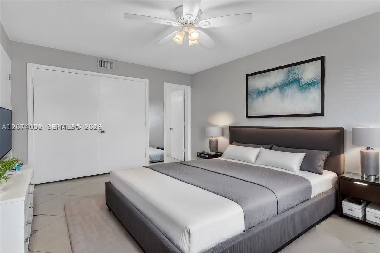 2175 Ne 56th St #103 - Photo 5 of 34
